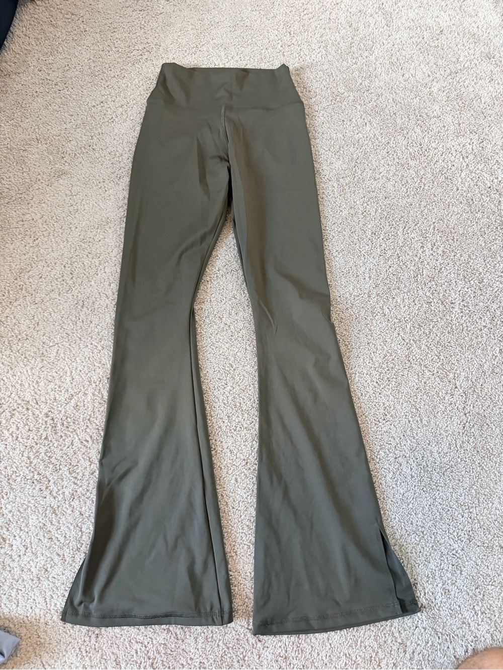 Strut This Women's Olive Flare leggings
